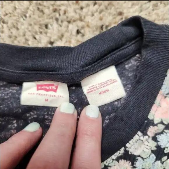 Levi’s Grey Pink White Colored Floral T-Shirt - Picture 5 of 8